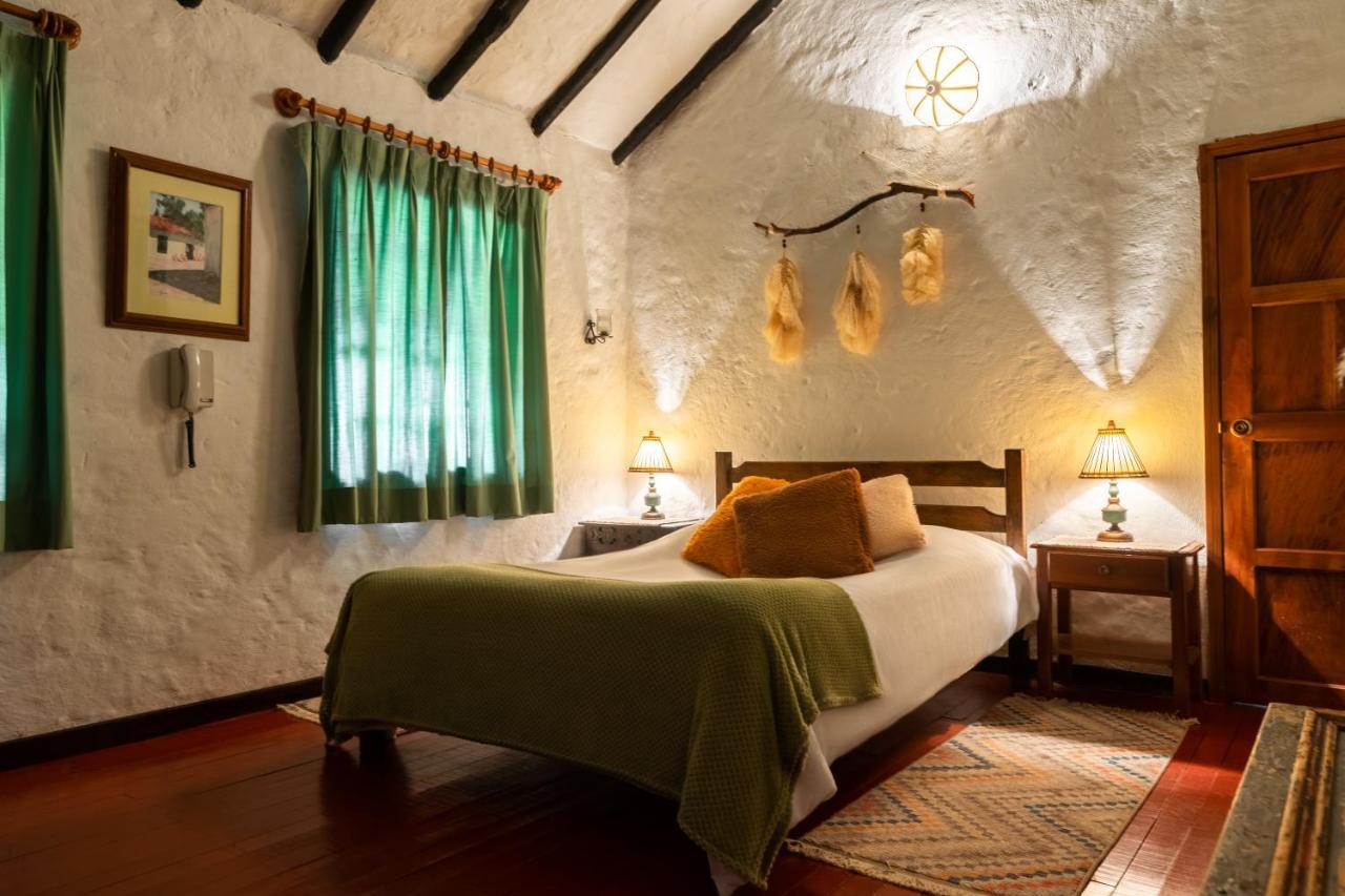Hostal San Nicolas Ubate Exterior photo